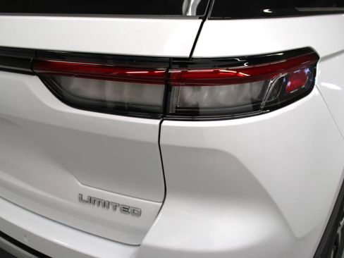 New 2025 Jeep Grand Cherokee Limited w/ Luxury Tech Group II image 35