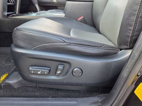 Used 2022 Toyota 4Runner SR5 Premium w/ Moonroof Package RWD image 10