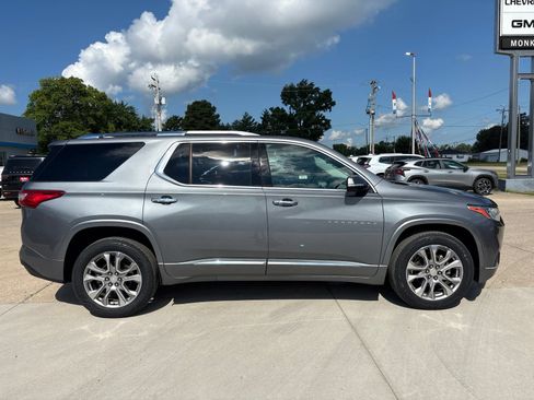 Used 2018 Chevrolet Traverse Premier w/ Driver Confidence II Package FWD image 2