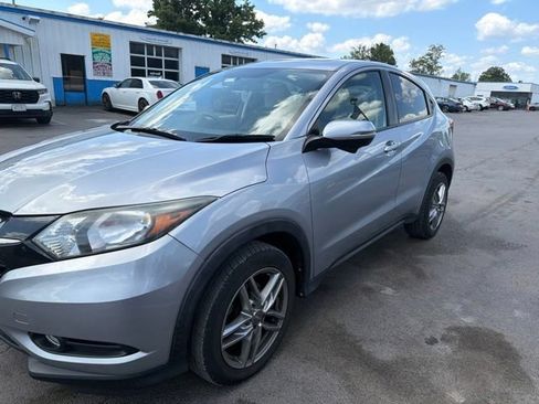 Used 2018 Honda HR-V EX image 10