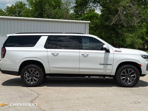 Used 2023 Chevrolet Suburban Z71 w/ Luxury Package AWD/4WD image 4