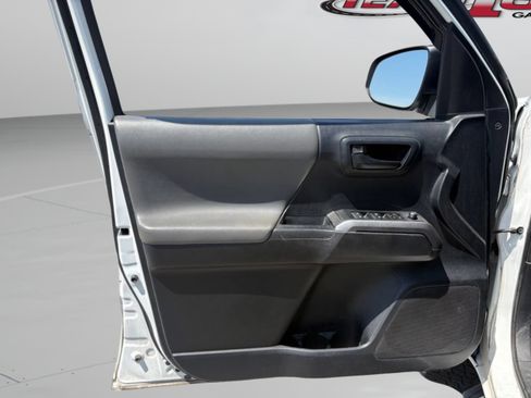 Used 2018 Toyota Tacoma SR5 RWD image 21