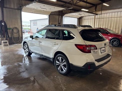 Used 2018 Subaru Outback 2.5i Limited AWD/4WD image 5