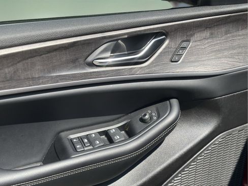 Used 2024 Jeep Grand Cherokee L Limited image 24