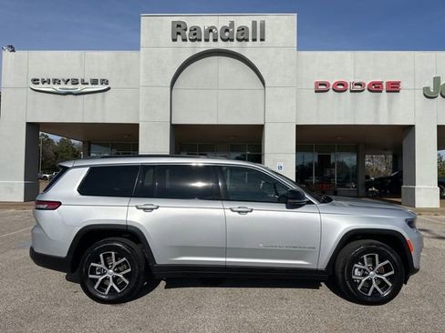 Certified 2024 Jeep Grand Cherokee L Limited w/ Luxury Tech Group II image 8