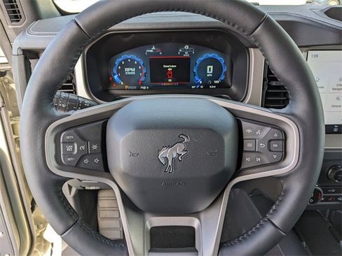 New 2025 Ford Bronco Outer Banks w/ Black Appearance Package image 32