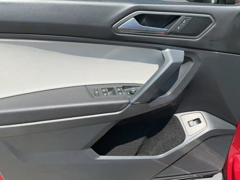 Used 2019 Volkswagen Tiguan SEL FWD image 11