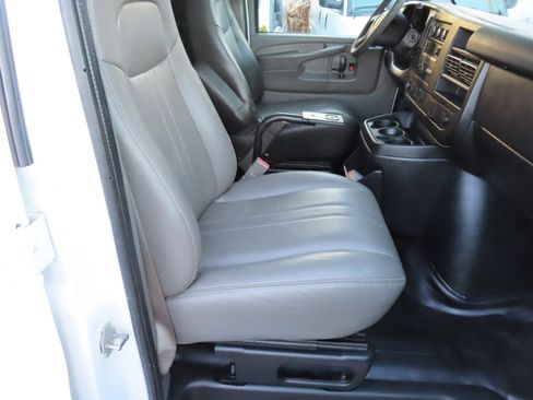 Used 2015 Chevrolet Express 2500 image 16