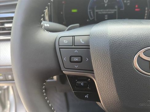 Used 2026 Toyota Camry SE w/ Multimedia Upgrade Package image 15