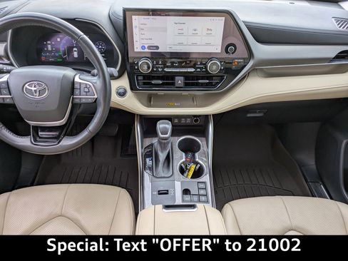 Used 2023 Toyota Highlander Limited image 17