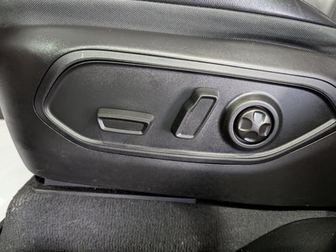 Used 2025 Jeep Grand Cherokee L Limited w/ Black Appearance Package image 16