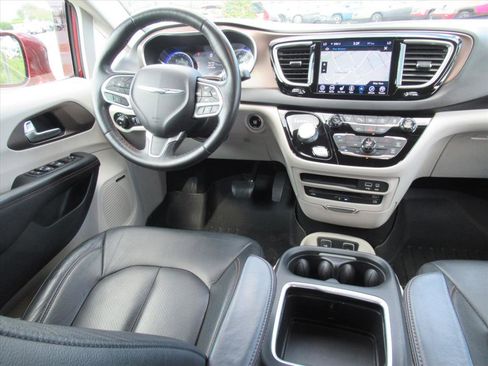 Used 2019 Chrysler Pacifica Touring-L Plus w/ Advanced Safetytec Group image 13