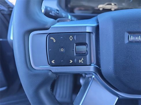 Used 2024 Land Rover Discovery Dynamic SE image 17