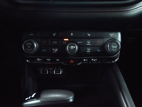 Used 2025 Dodge Durango GT AWD/4WD image 35