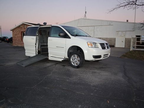 Used 2010 Dodge Grand Caravan SE w/ Climate Group image 19