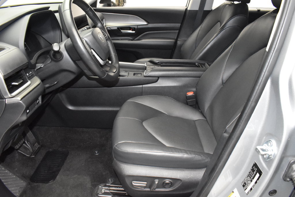 Used 2024 Toyota Grand Highlander AWD image 13