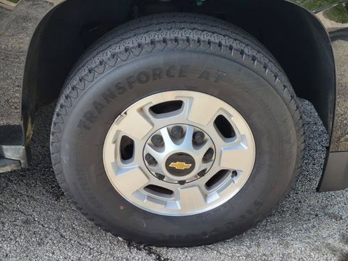 Used 2017 Chevrolet Suburban 3500 LS w/ Driver Alert Package AWD/4WD image 35