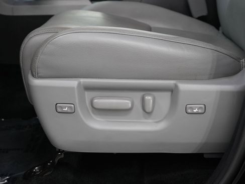 Used 2017 Toyota Sequoia Platinum AWD/4WD image 24