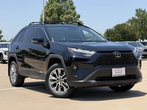 Used 2022 Toyota RAV4 XLE Premium FWD image 3