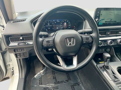 Used 2022 Honda Civic Touring image 11