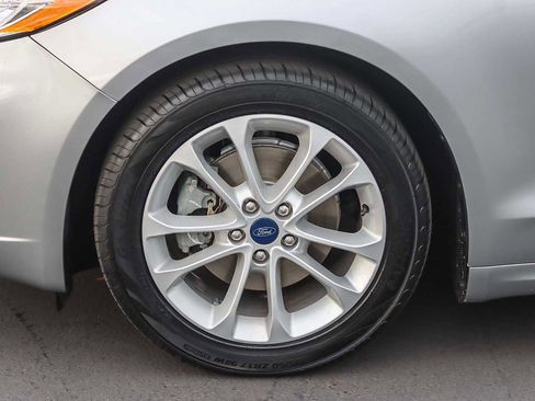 Used 2020 Ford Fusion SE image 9