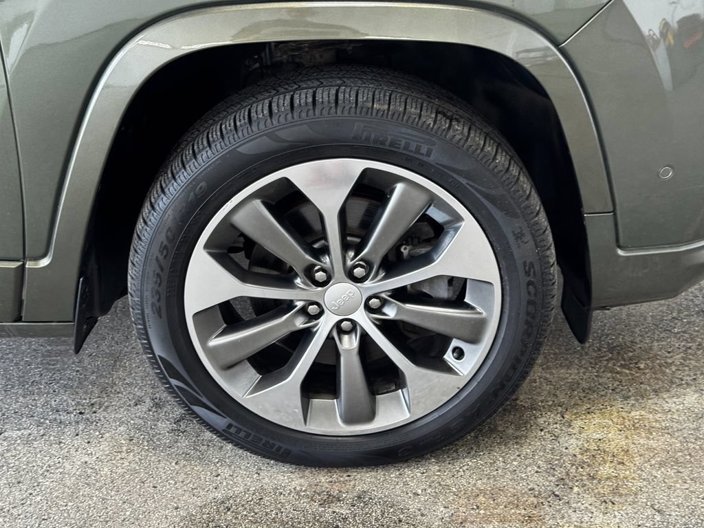 Used 2019 Jeep Cherokee Overland w/ Technology Group AWD/4WD image 25