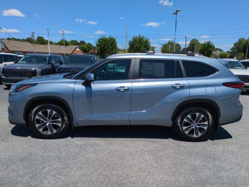 Used 2023 Toyota Highlander XLE AWD/4WD image 6