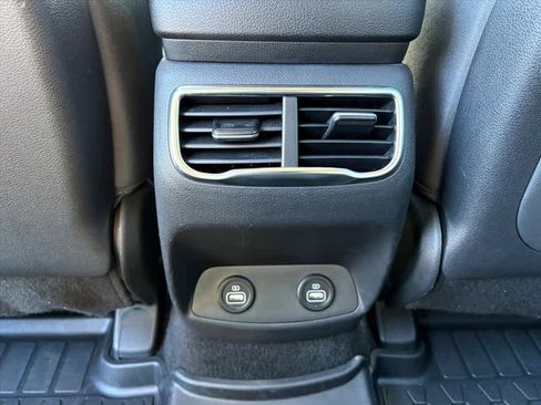 Used 2022 Hyundai Santa Fe SEL image 11