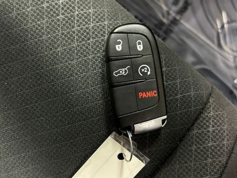 Used 2021 Jeep Grand Cherokee Laredo w/ Security & Convenience Group AWD/4WD image 28