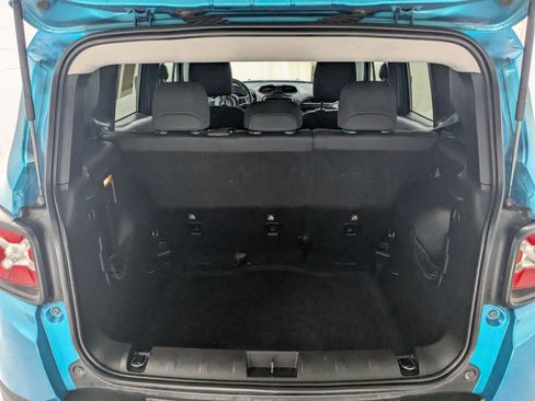 Used 2019 Jeep Renegade Latitude AWD/4WD image 23