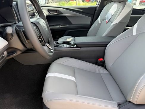 Used 2026 Toyota Camry SE w/ Convenience Package image 9