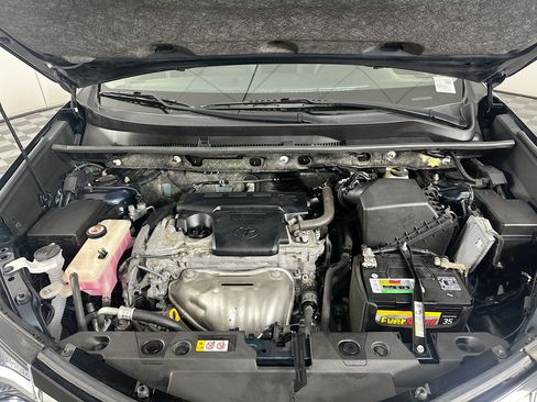Used 2018 Toyota RAV4 LE w/ All Weather Liner Package AWD/4WD image 30