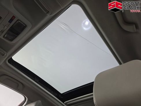 Used 2017 Subaru Forester 2.5i Limited image 18