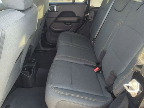 Used 2025 Jeep Wrangler Sahara image 20