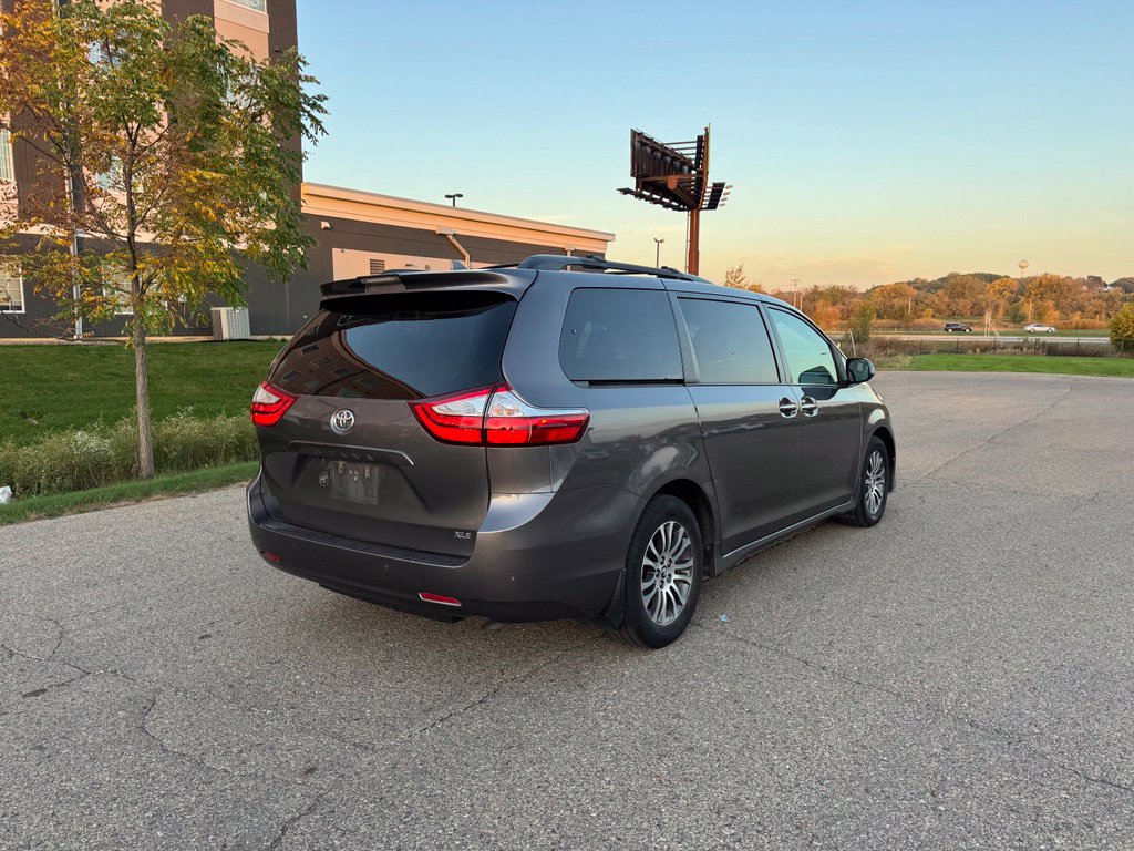 Certified 2018 Toyota Sienna XLE Premium w/ Carpet Mat Package FWD image 15