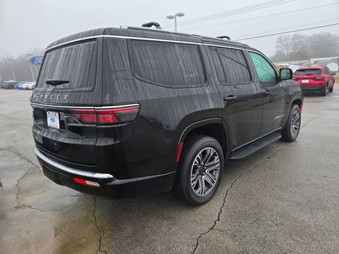 Used 2023 Jeep Wagoneer 4WD w/ Premium Group I image 4