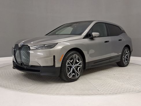 Certified 2025 BMW iX xDrive50 w/ Premium Package AWD/4WD image 37