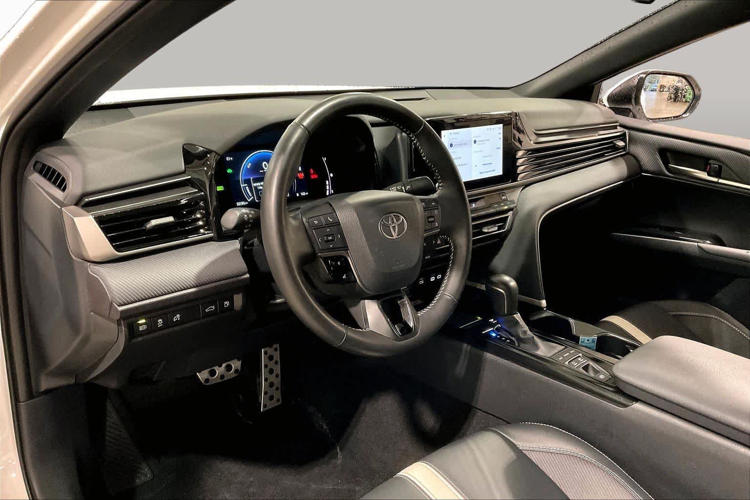 Used 2025 Toyota Camry SE AWD/4WD image 16
