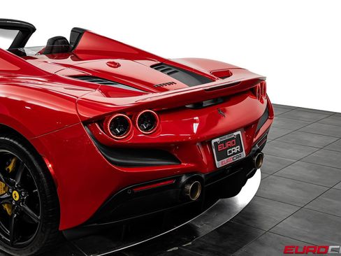 Used 2021 Ferrari F8 Tributo RWD image 21