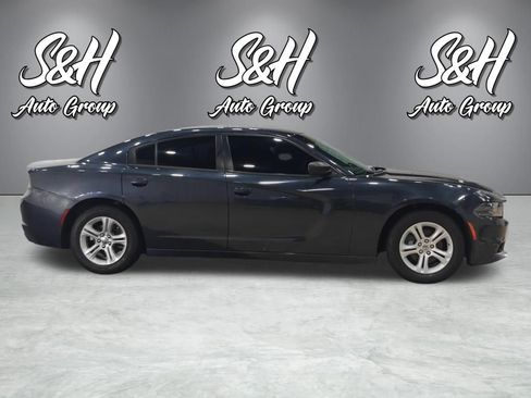 Used 2018 Dodge Charger SXT RWD image 17