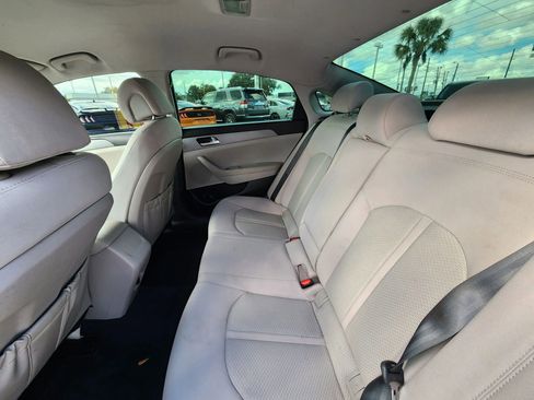 Used 2017 Hyundai Sonata SE image 12