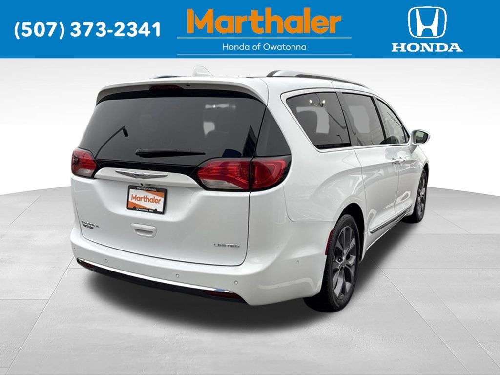 Used 2020 Chrysler Pacifica Limited w/ Tire & Wheel Group FWD image 5