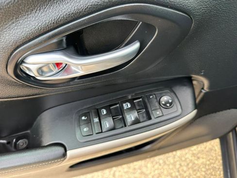 Used 2017 Jeep Cherokee Latitude w/ Comfort/Convenience Group image 24