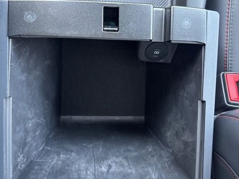 Used 2025 Ford Explorer ST-Line w/ Premium Package image 40