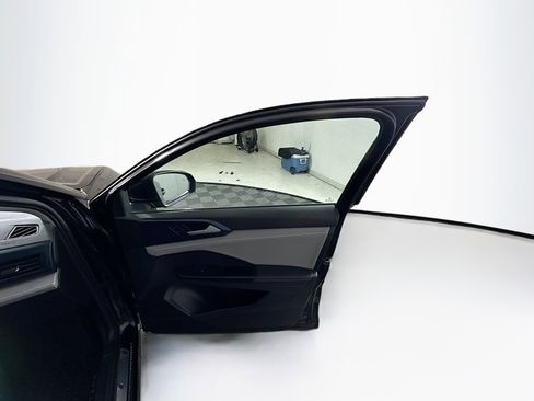 Used 2024 Volkswagen Taos SE image 32