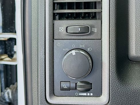 Used 2018 RAM 2500 Tradesman w/ Chrome Appearance Group image 10