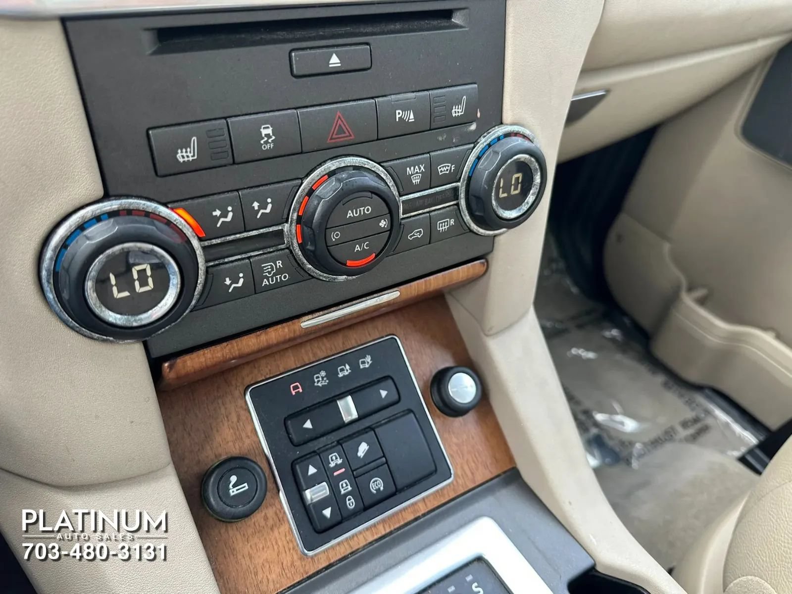 Used 2016 Land Rover LR4 HSE Silver Edition AWD/4WD image 13