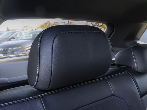 Certified 2022 Volkswagen Tiguan SEL R-Line image 31