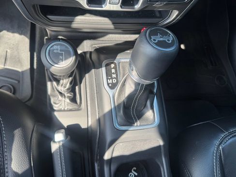 Used 2018 Jeep Wrangler Unlimited Sahara image 21