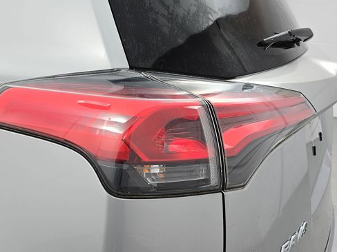 Used 2018 Toyota RAV4 XLE image 34